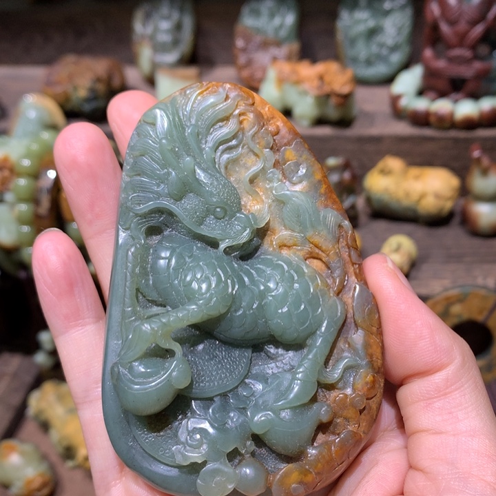 未镶嵌岫岩河磨玉（透闪石质玉）把件