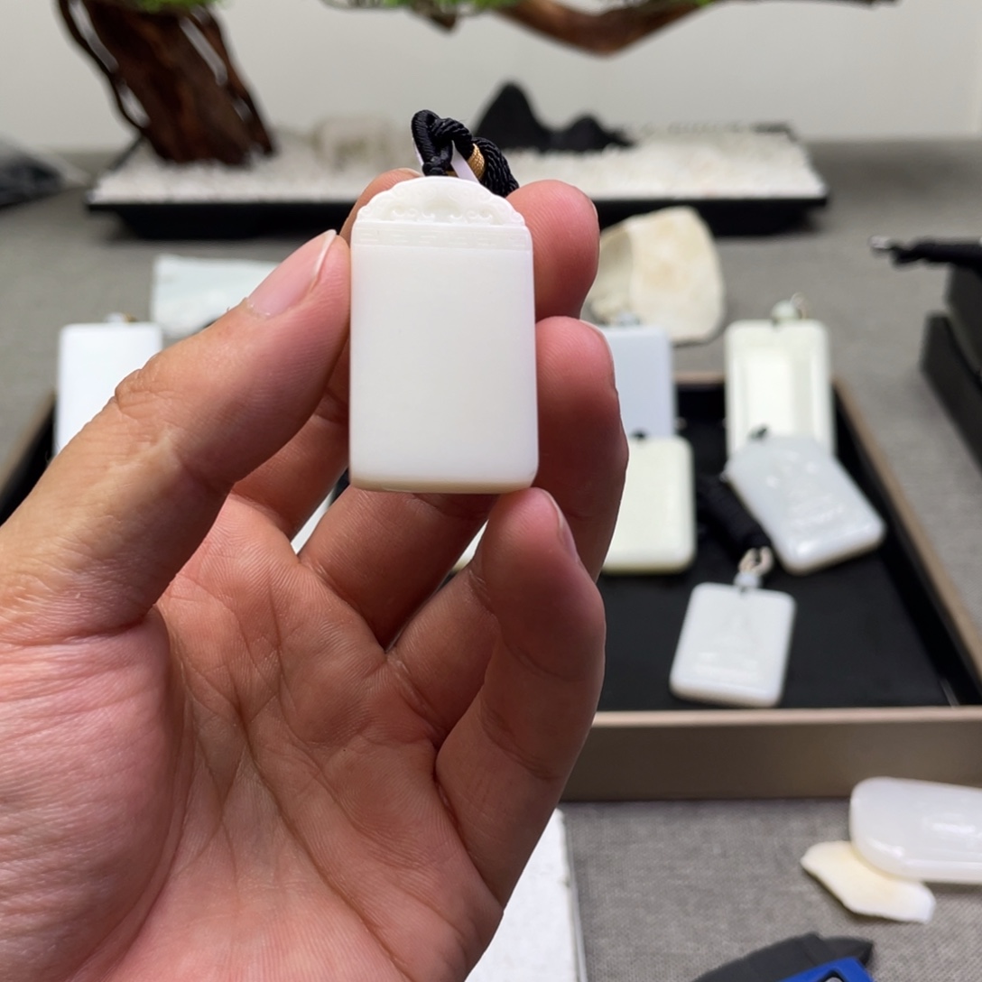 和田玉未镶嵌颈饰