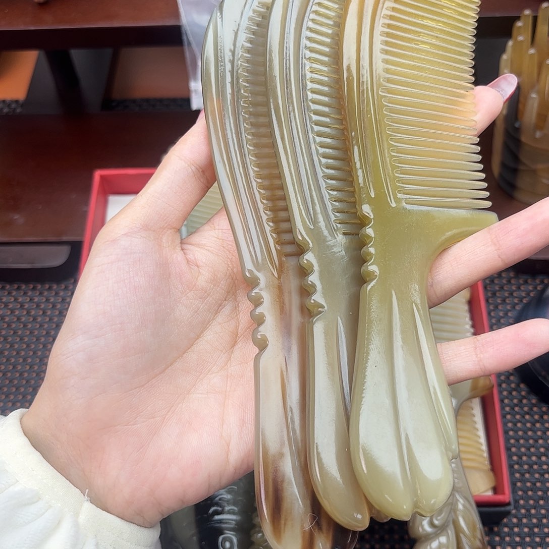 手工制作纯牛角梳子