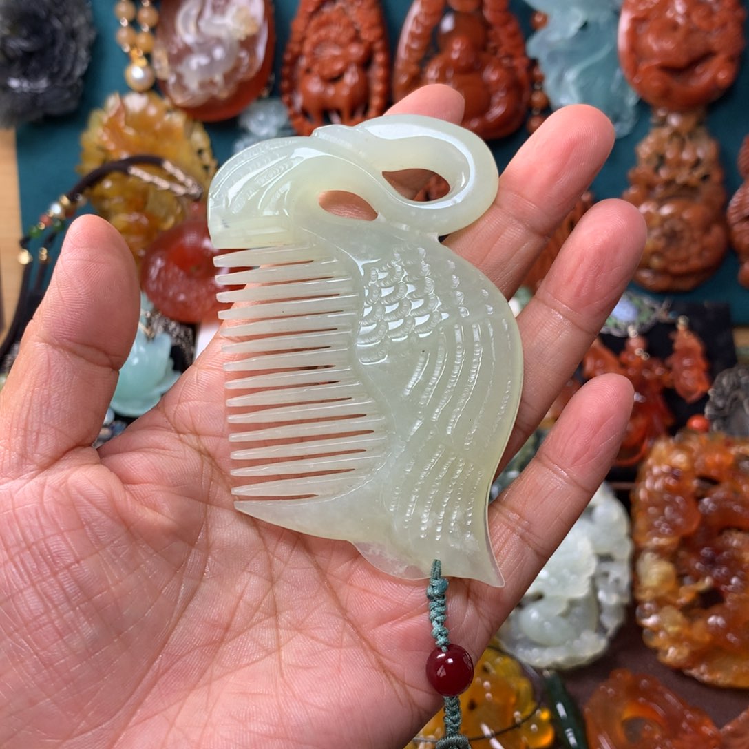 蛇纹石玉挂坠未镶嵌