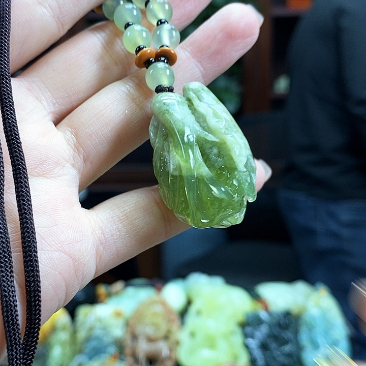 蛇纹石玉吊坠未镶嵌