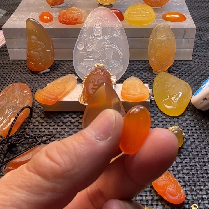 未***央石英质玉未镶嵌旦面