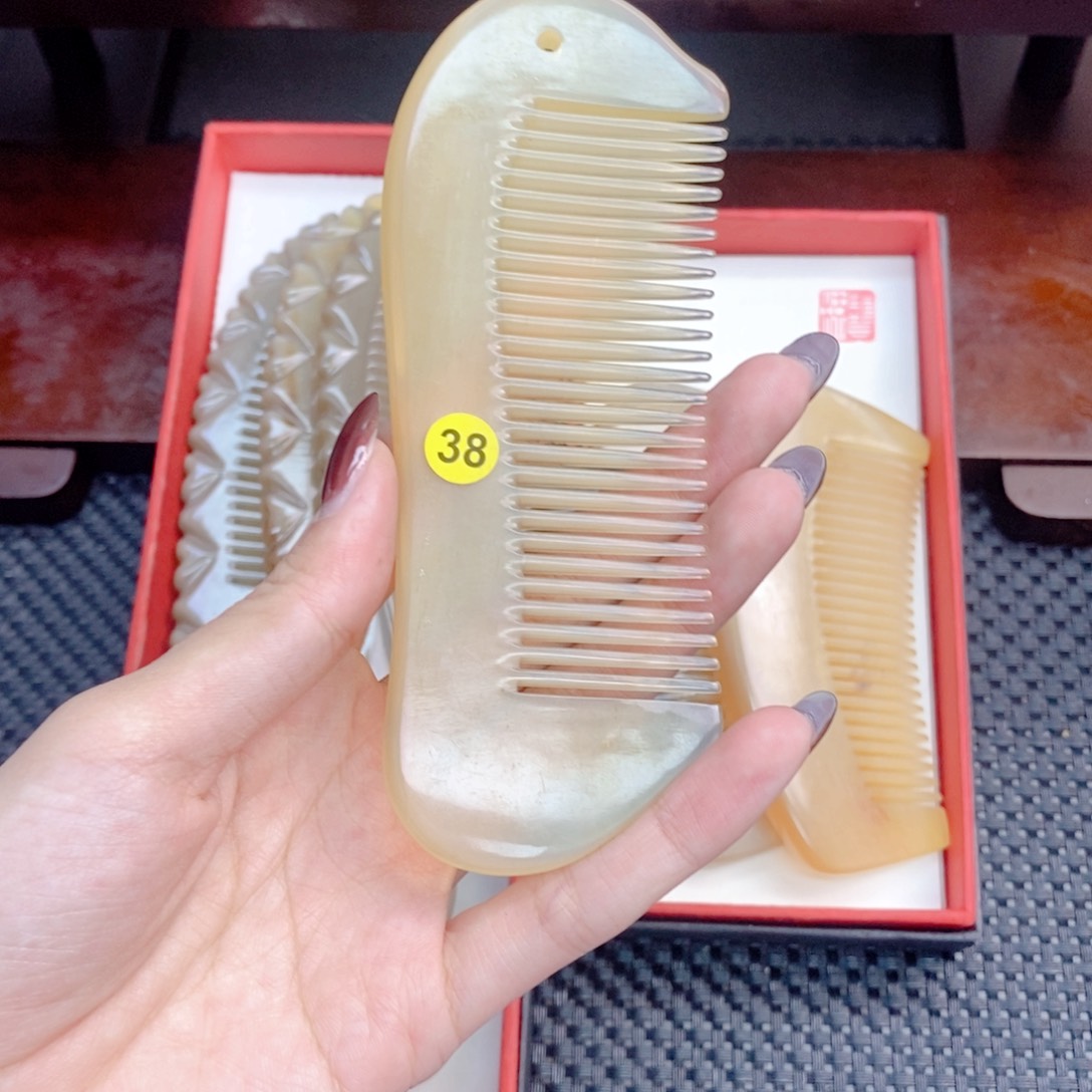 纯手工制作纯牛角梳子