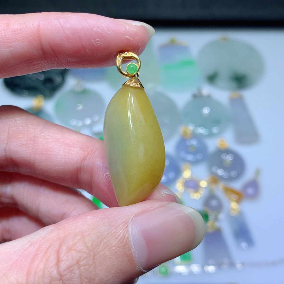 翡翠吊坠(不含链)18K金镶嵌