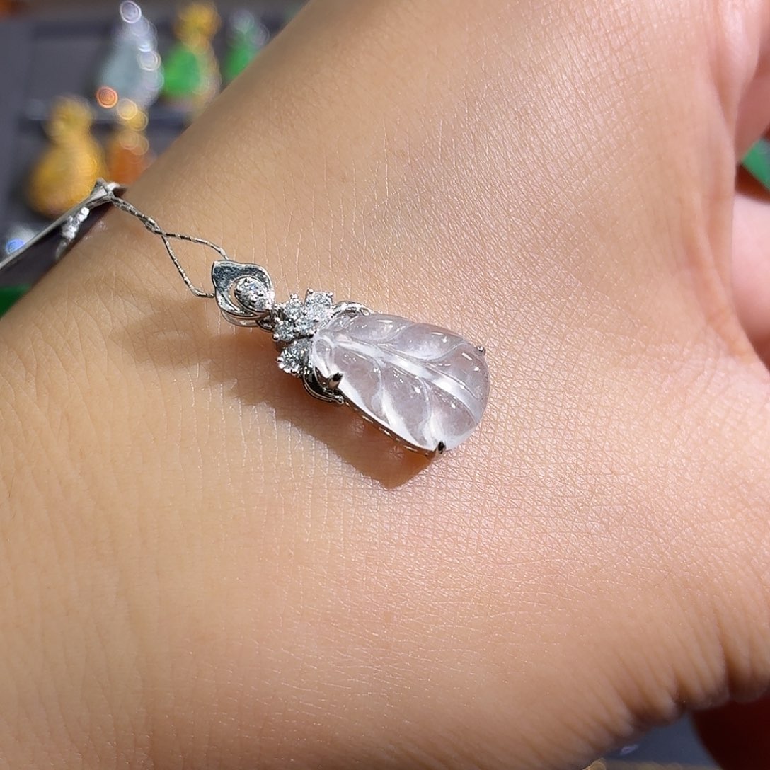 翡翠18K金镶嵌颈饰