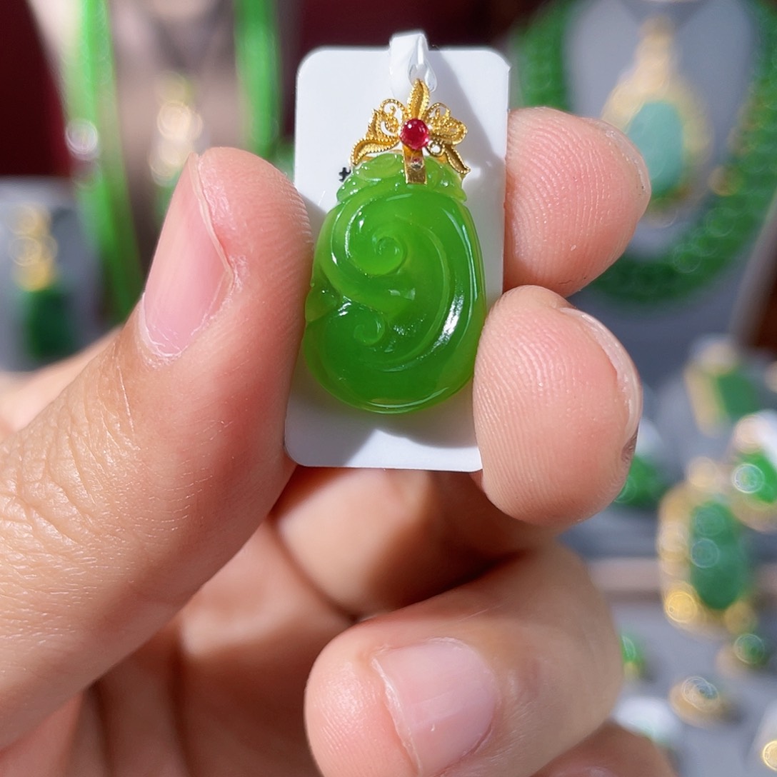 和田玉（碧玉）18K金镶嵌颈饰