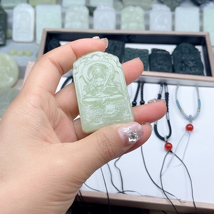 无***为和田玉未镶嵌颈饰