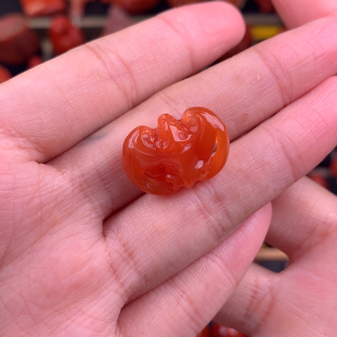 南红玛瑙未镶嵌蝙蝠背云19+
