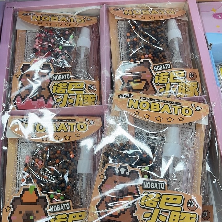 16个装卡皮巴拉水雾拼豆