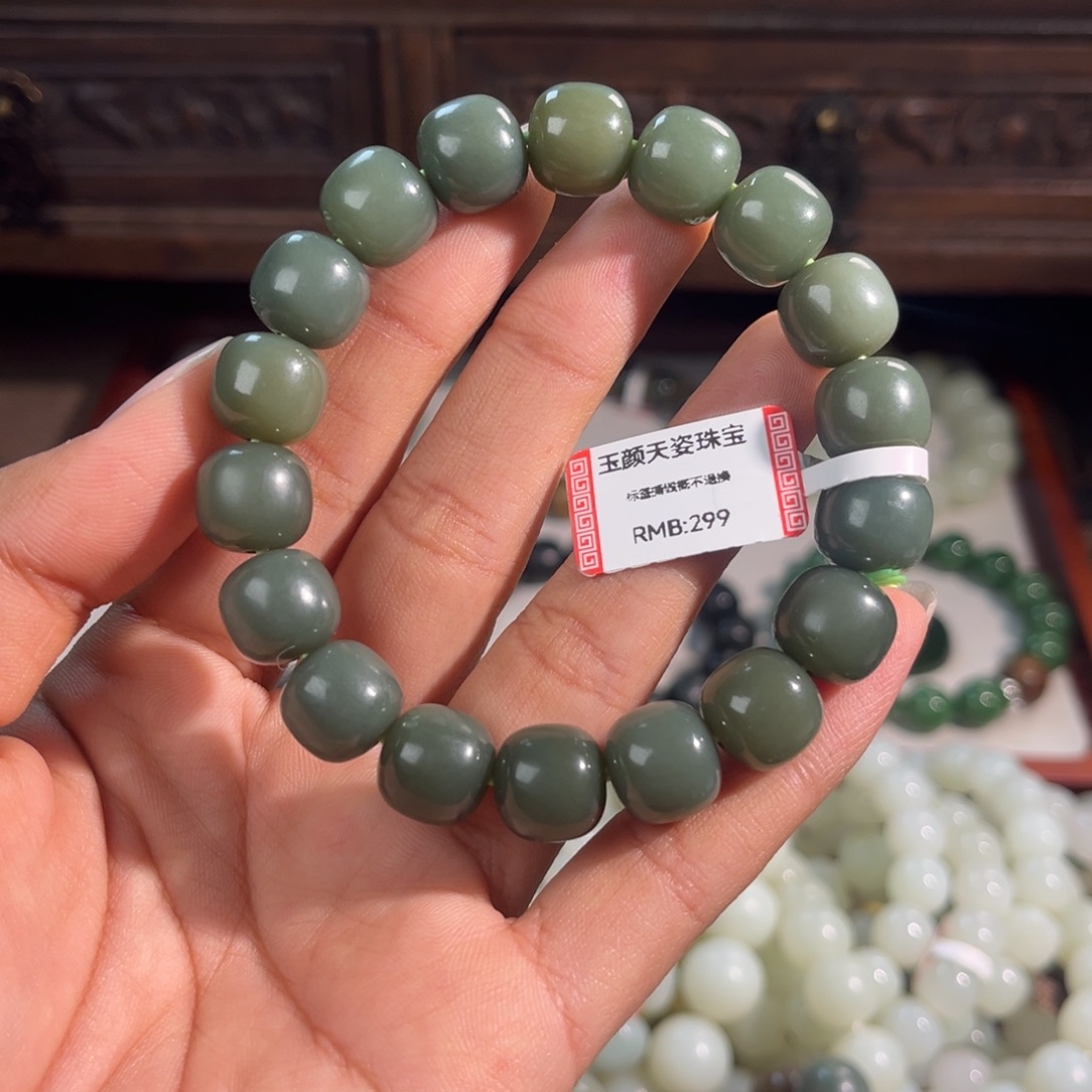 甘***家和田玉未镶嵌手链有包容