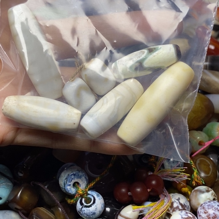 赫***中玛瑙/玉髓未镶嵌颈饰