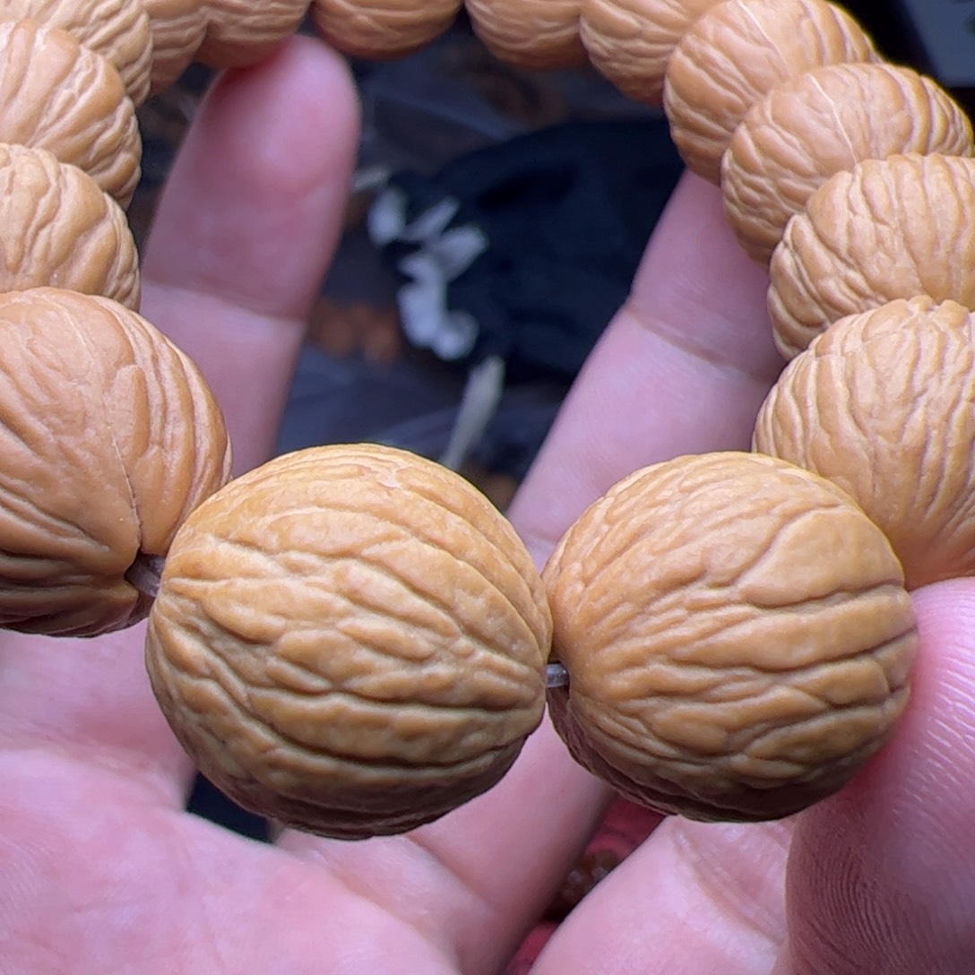 王***民吊坠猴头核桃聚聚