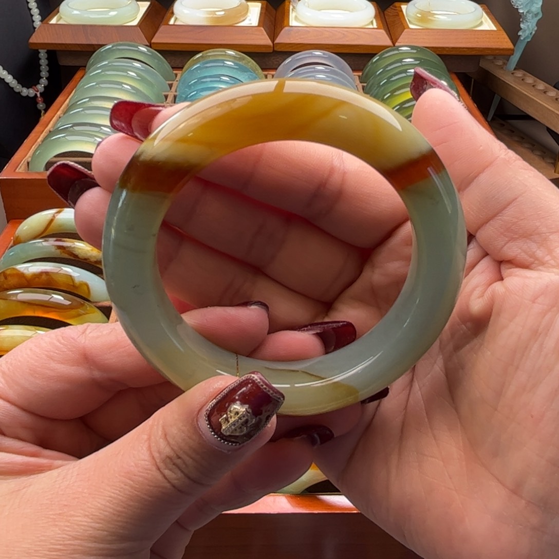 蛇纹石玉手镯未镶嵌