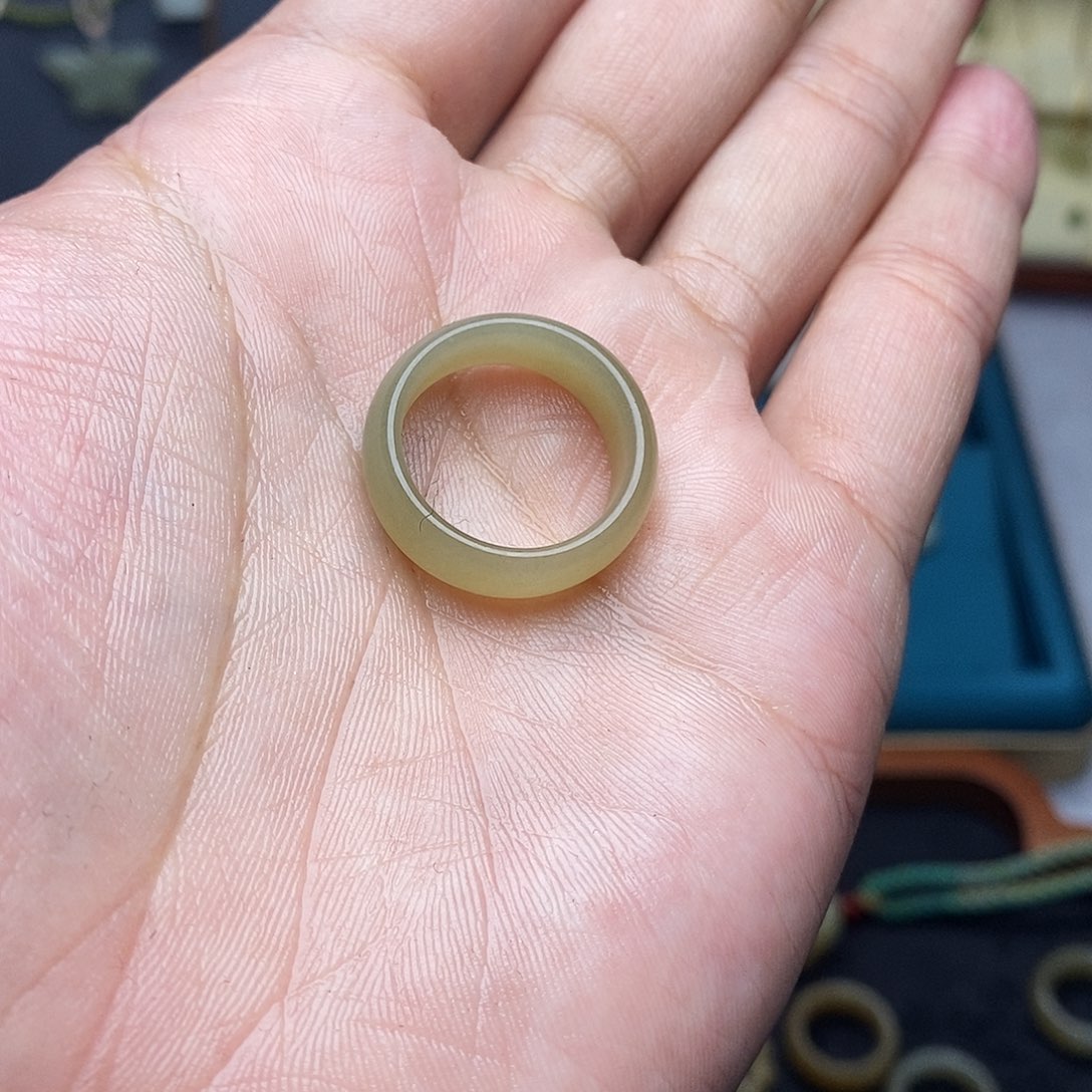 和田玉未镶嵌颈饰圈口18.2