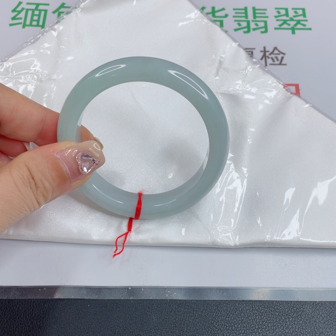 男***姐翡翠未镶嵌手镯冰胶蓝手镯