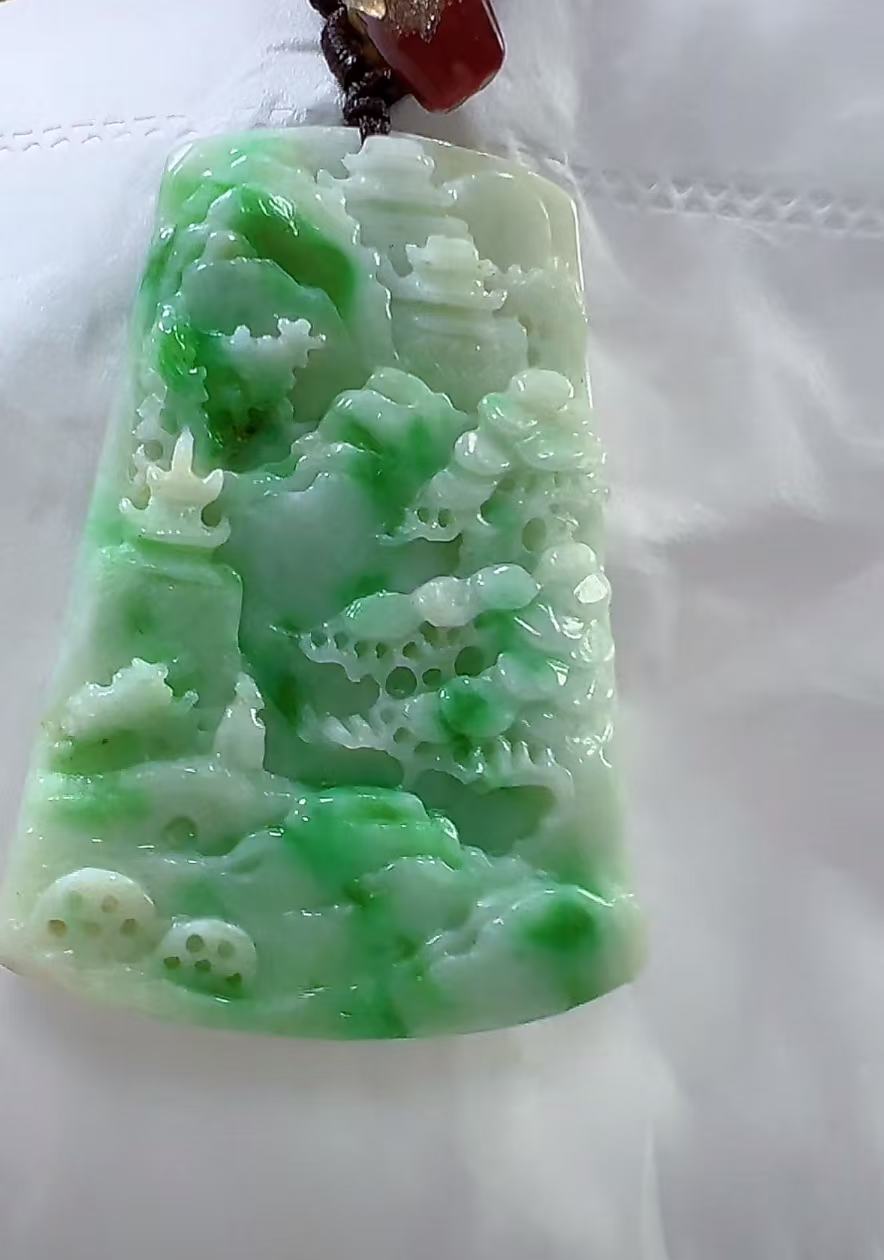 天然翡翠A货孤品吊坠123