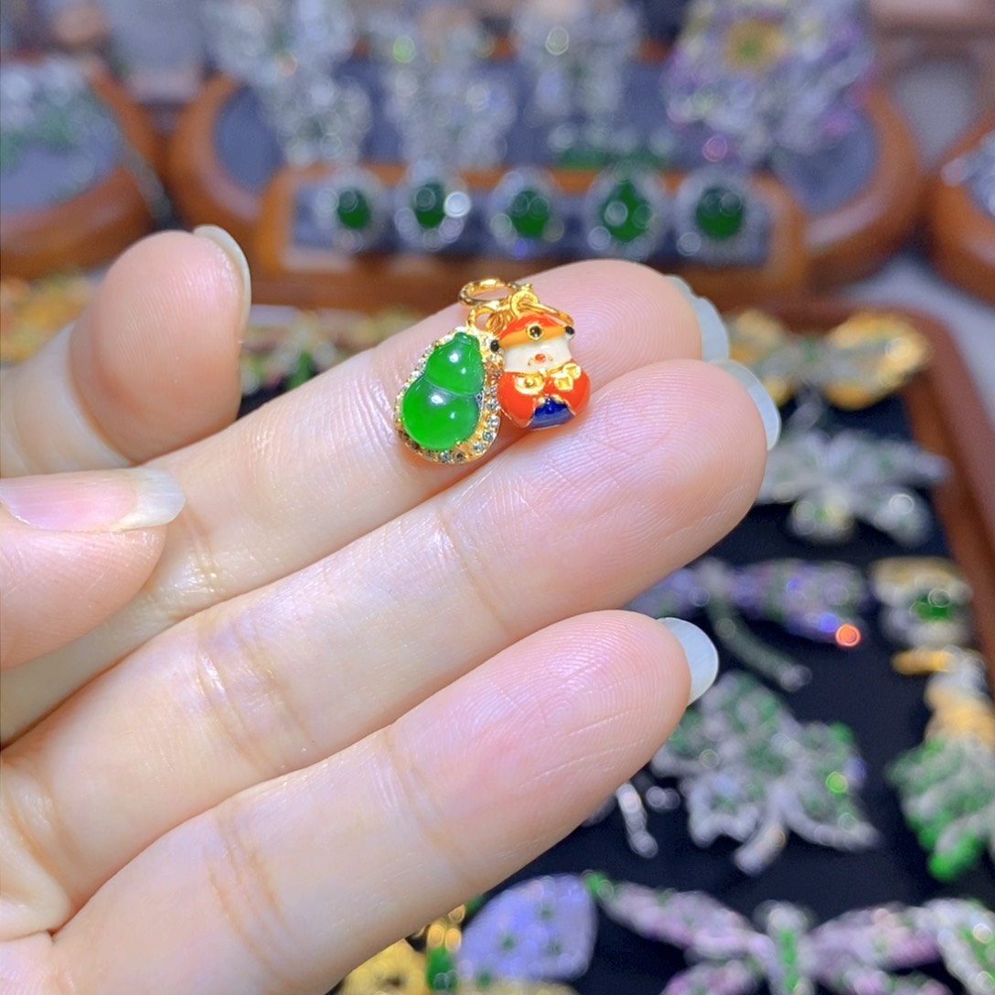 翡翠颈饰银S925镶嵌天然翡翠