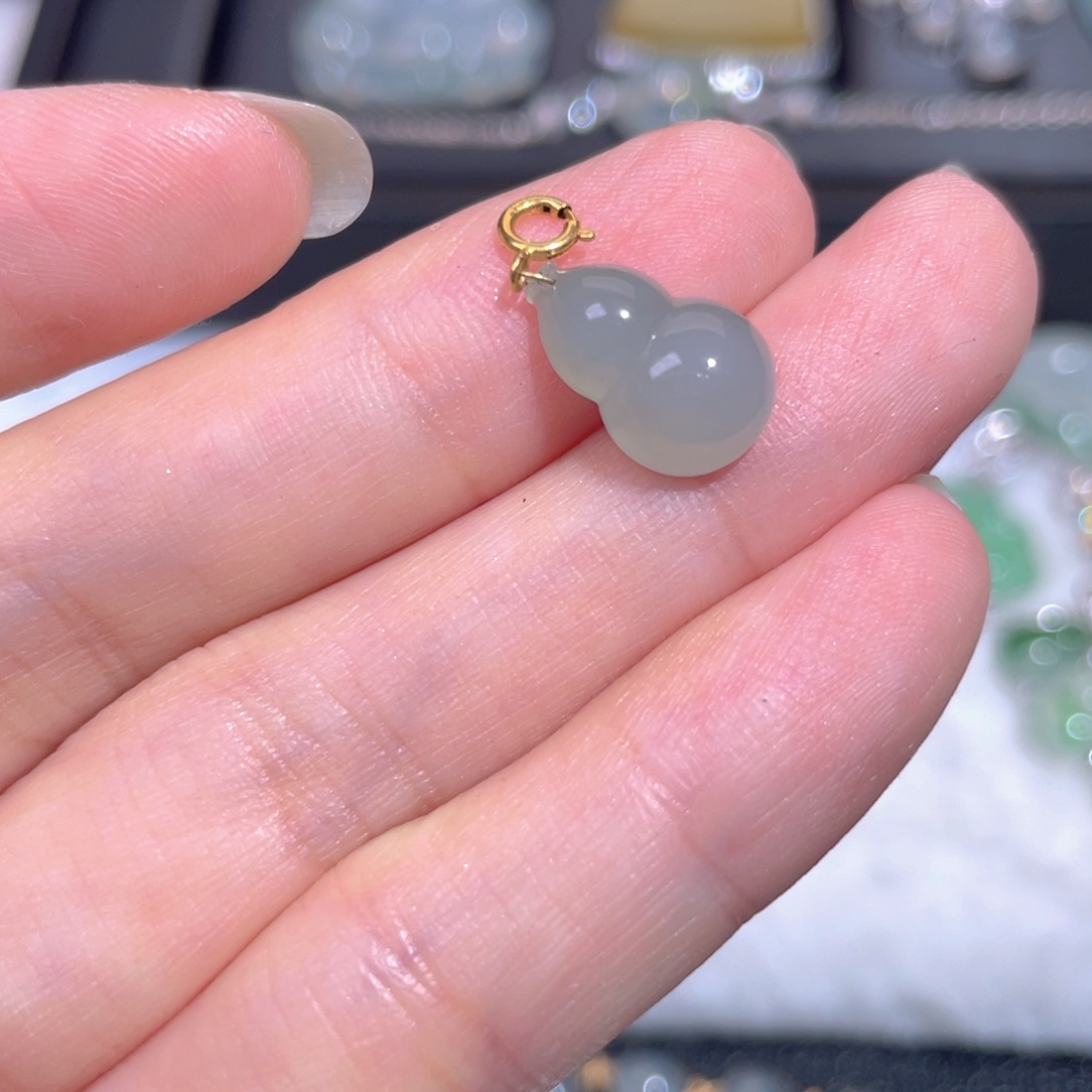 翡翠18K金镶嵌颈饰翡翠