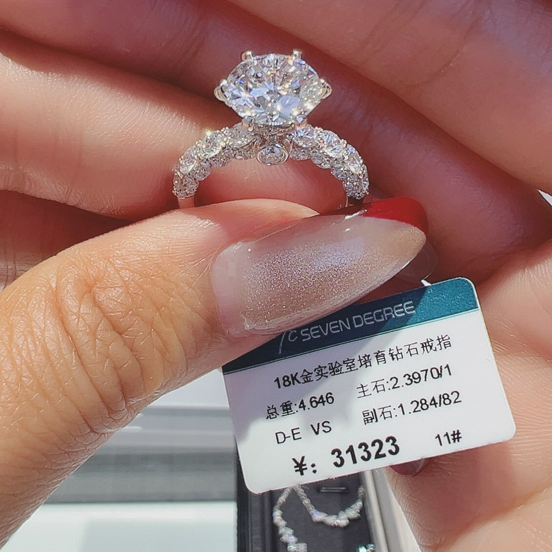 实验室培育钻石18K金镶嵌历**业2.397ct