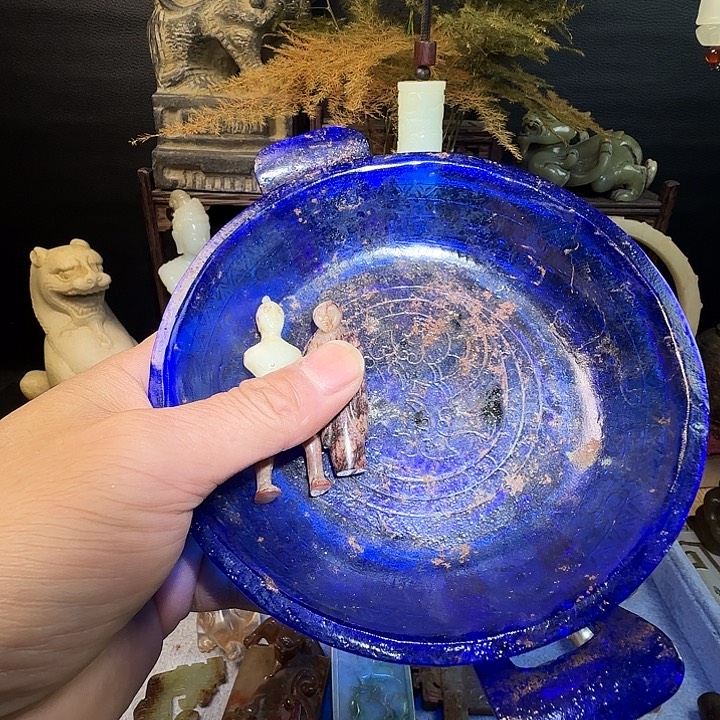 明***天琉璃手工艺品孤品店的老板说我是个小女孩