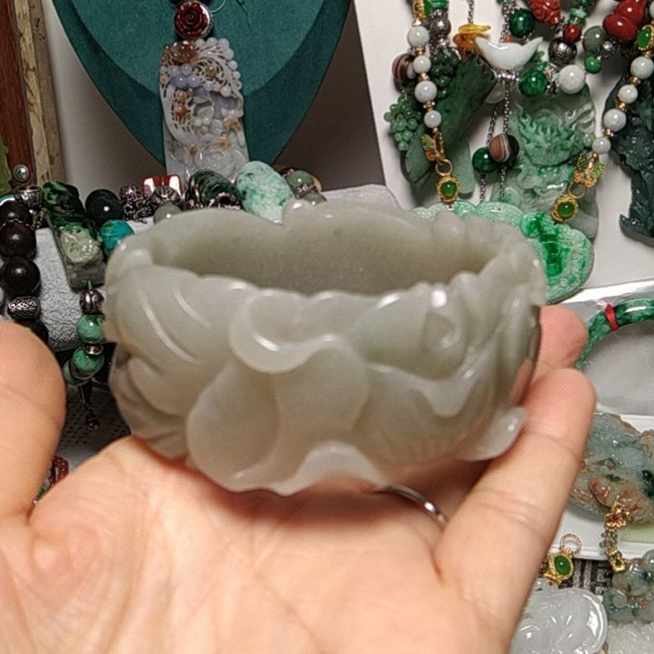 翡翠吊坠(赠链)未镶嵌