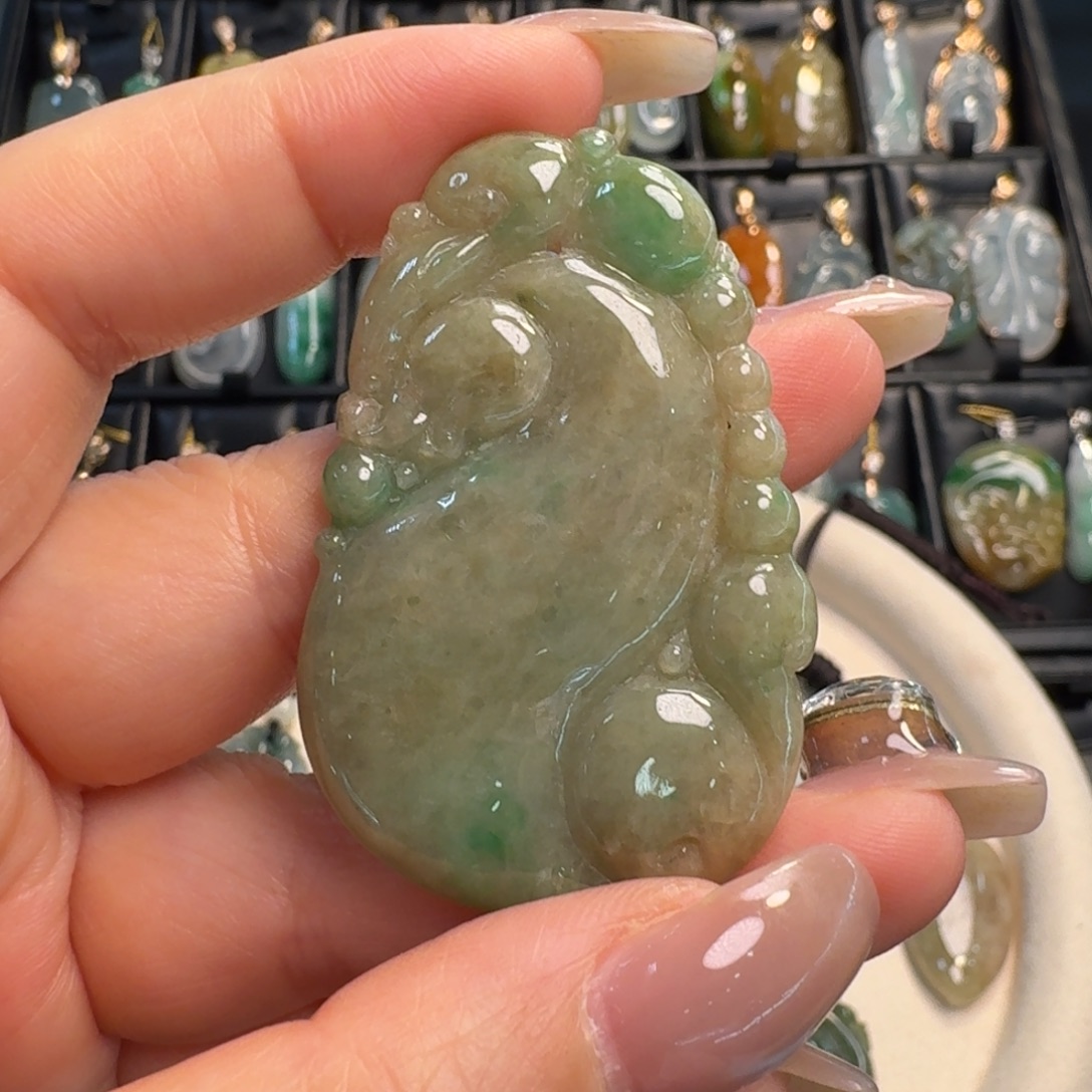 翡翠未镶嵌颈饰仿古龙