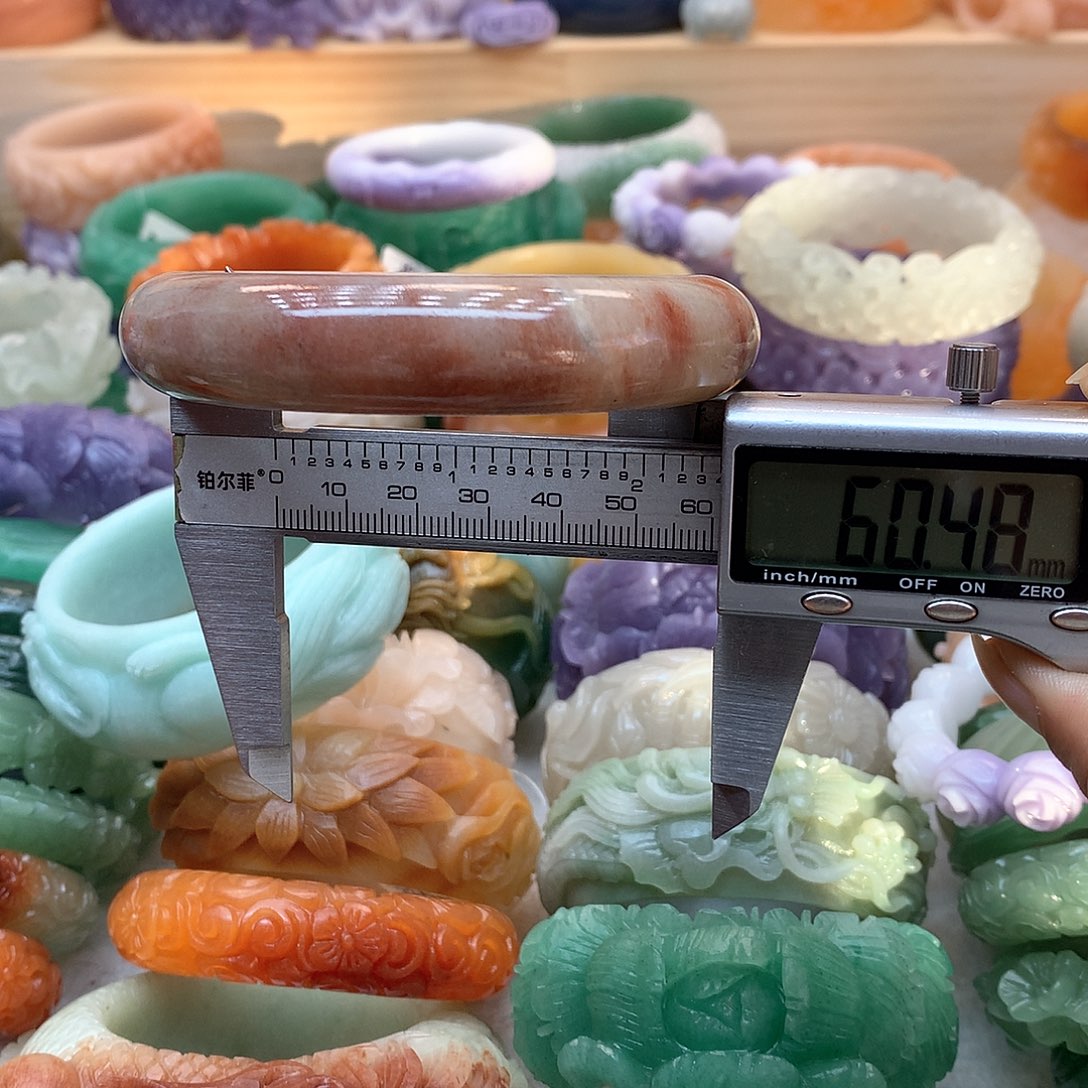 未镶嵌手镯石英质玉