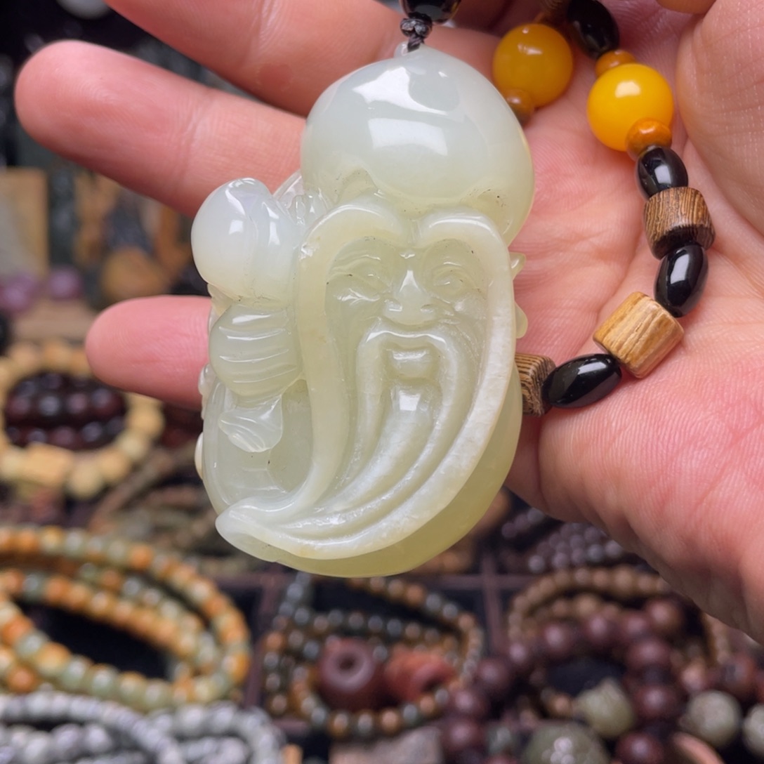 蛇纹石玉未镶嵌颈饰