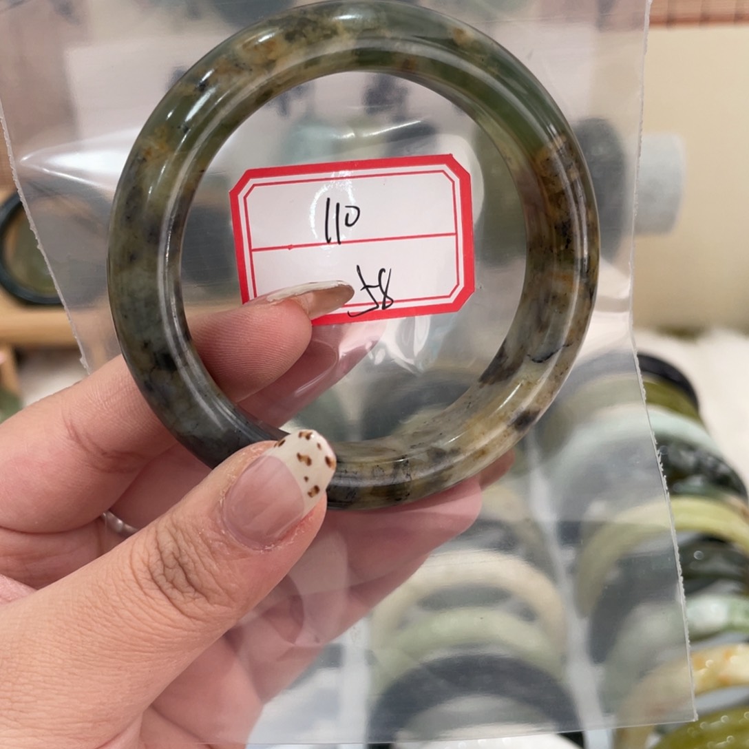 蛇纹石玉手镯未镶嵌