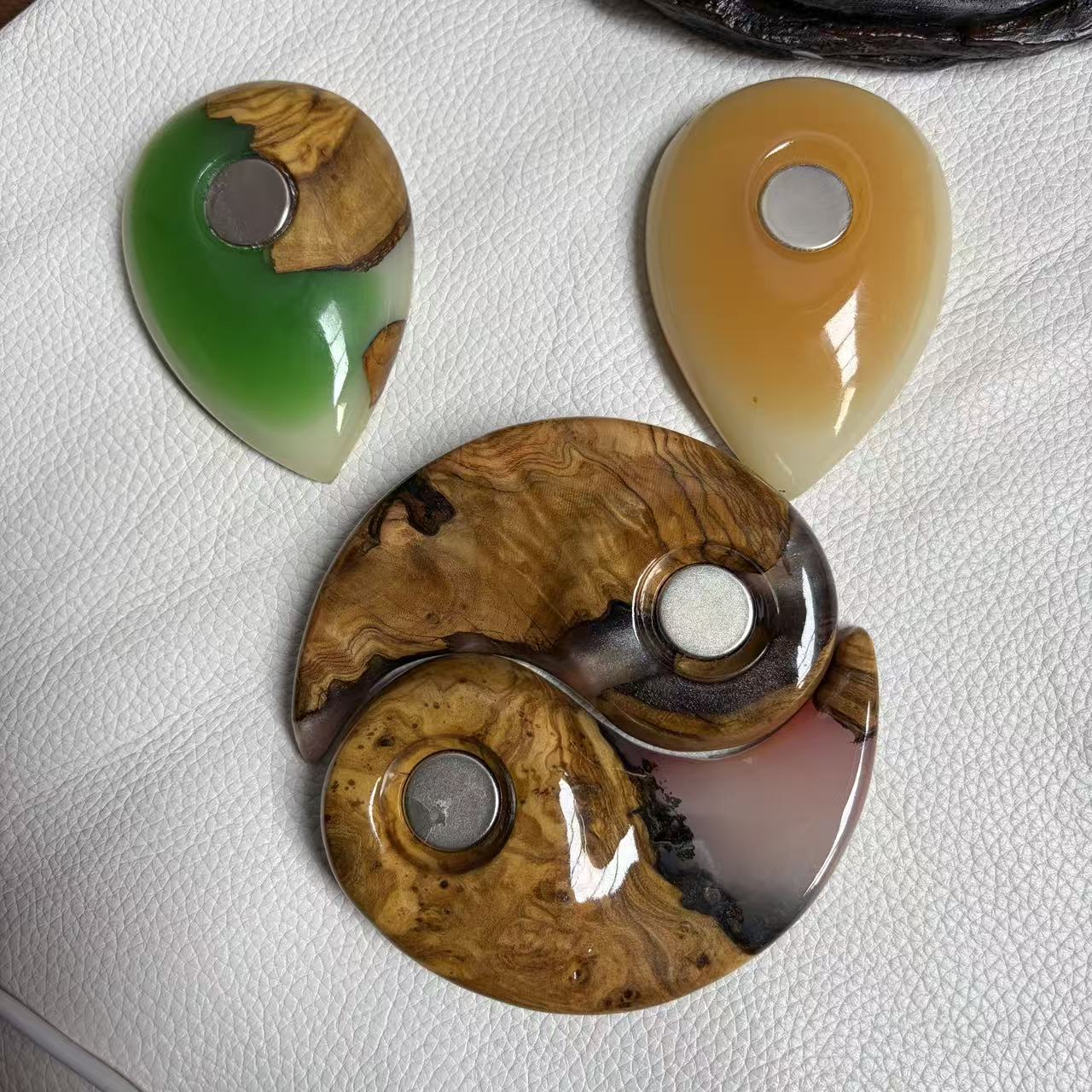 橄榄木彩胶拼接展示便携磁铁吸附斗架摆件