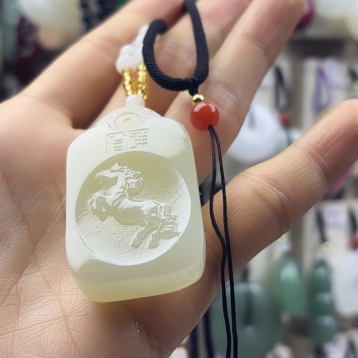 爱***由石英质玉未镶嵌颈饰