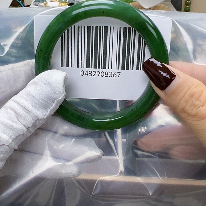 杏***儿和田玉未镶嵌手镯包容58