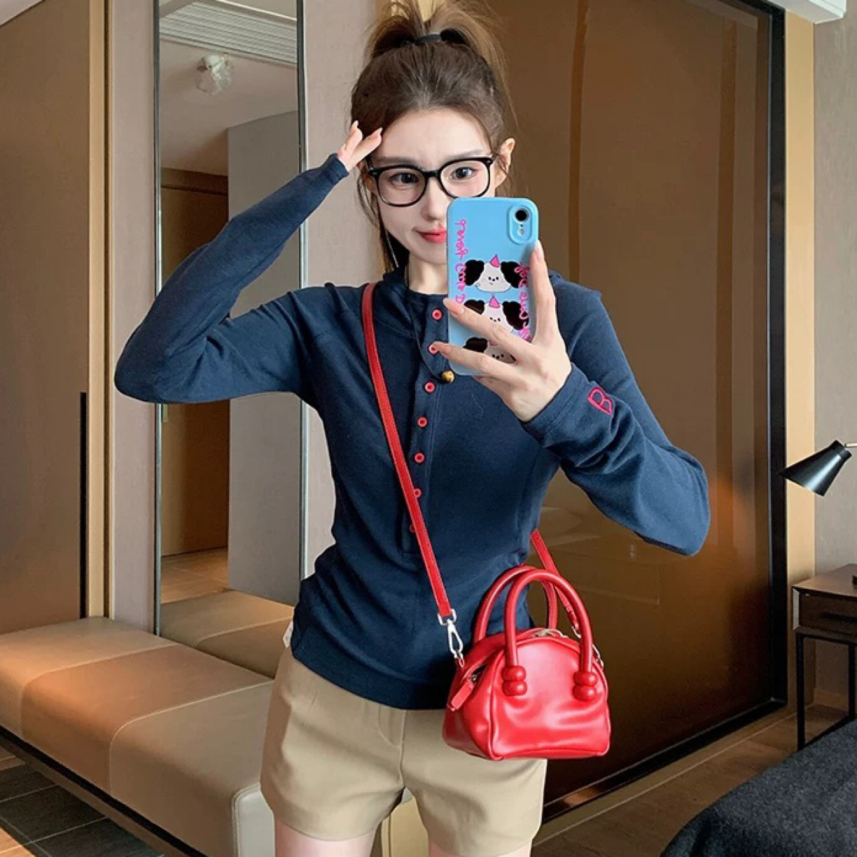 圆领单排扣长袖t恤女2025新款秋冬新款港味复古修身打底衫上衣