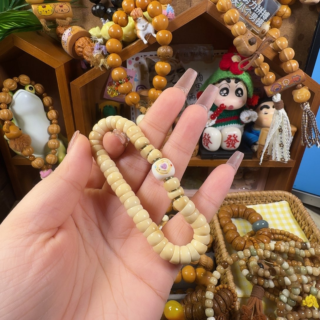猴头核桃吊坠大肠爱心
