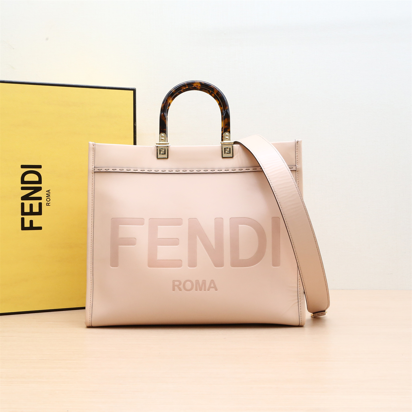 95新 FENDI/芬迪 手提包阳光购物手提袋 中号 粉红色 P224085350
