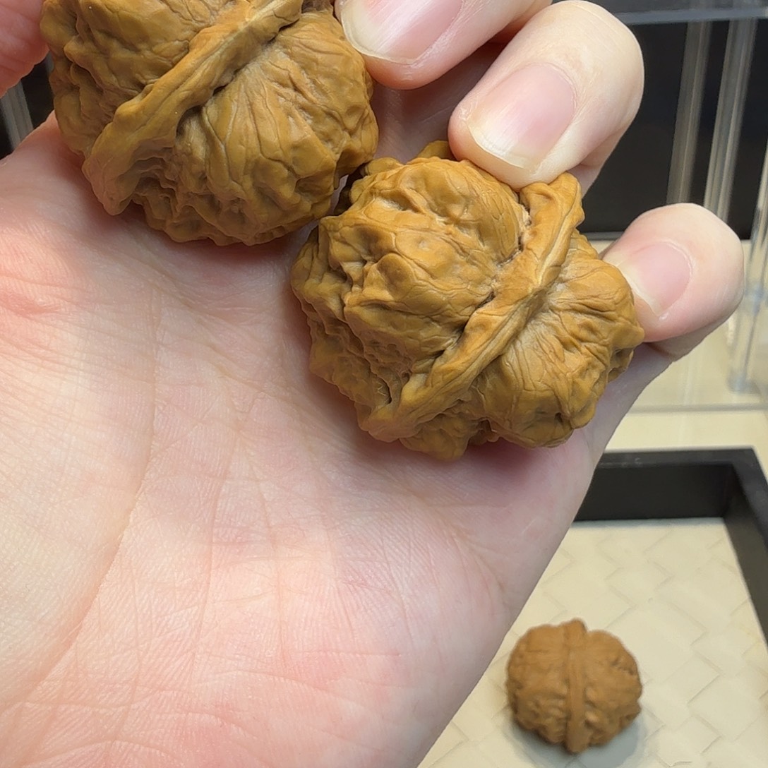 L***J文玩核桃把件全品蛤蟆头