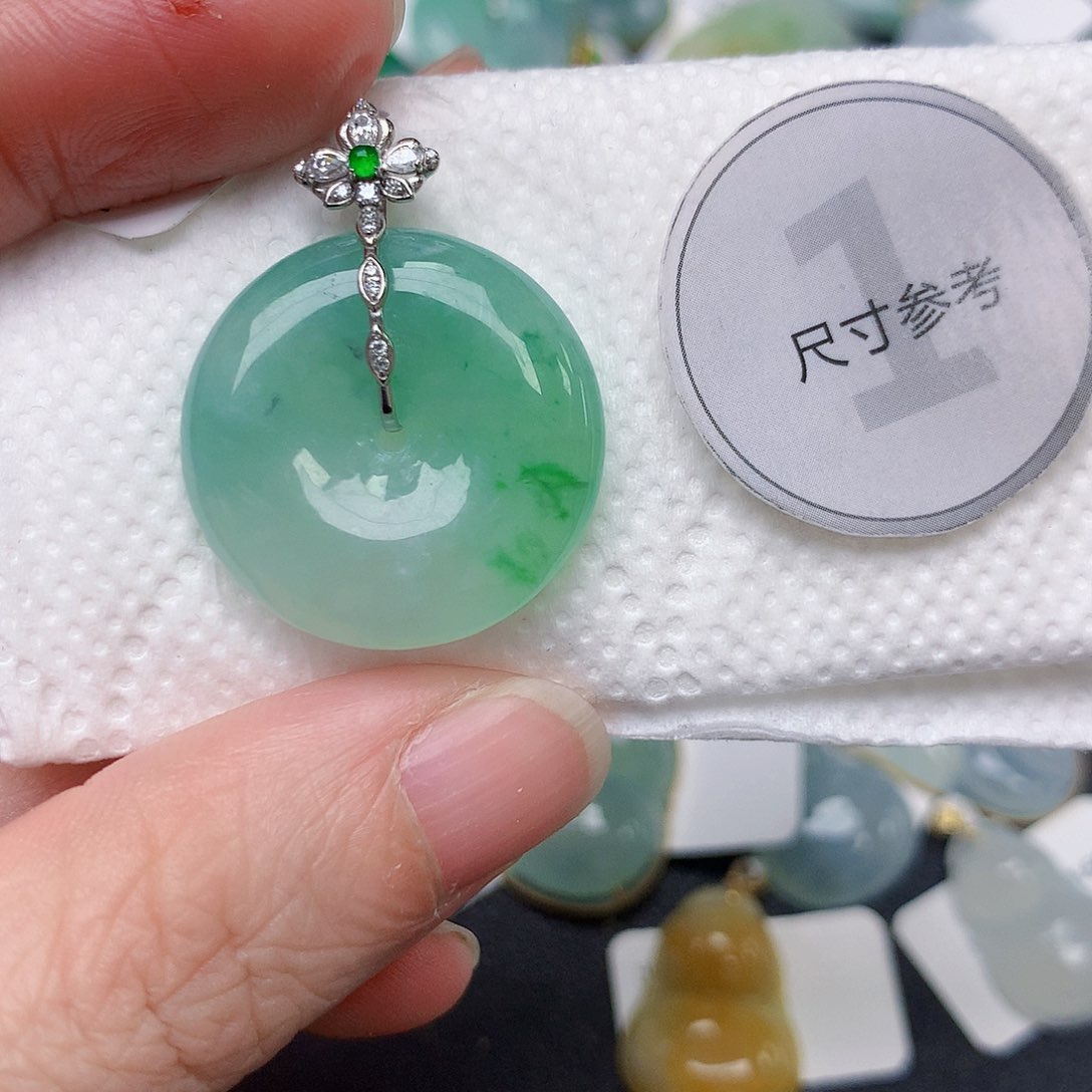 颈饰18K金镶嵌翡翠天然缅甸A货翡翠