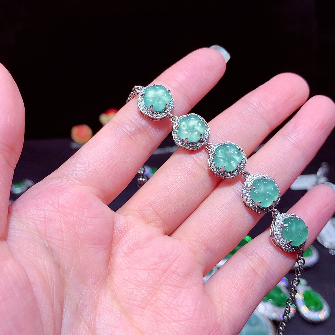 【闪购商品】翡翠吊坠(不含链)未镶嵌