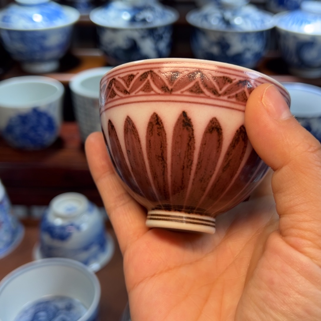 景德镇手绘釉里红鸡心杯