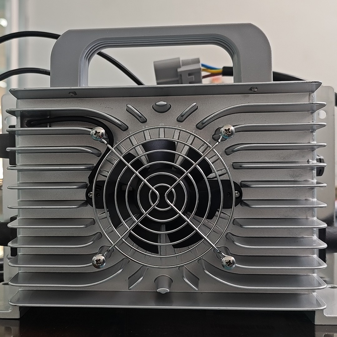 多功能电动车充电器48V72V锂电池防水设计