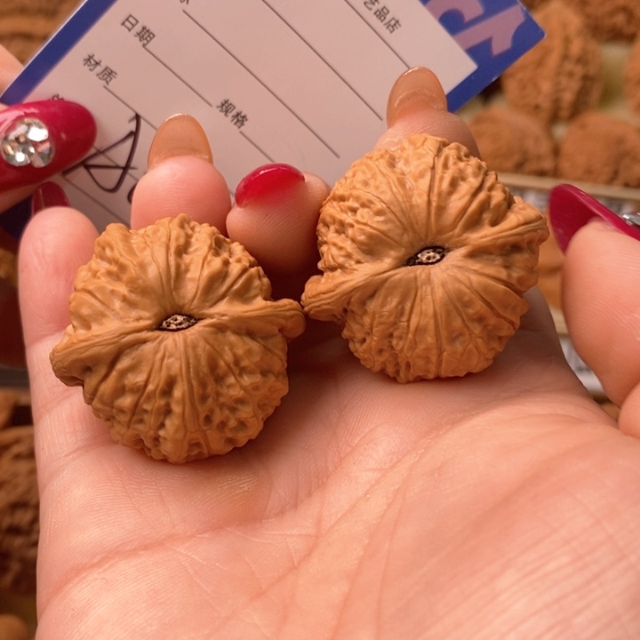 桃核吊坠ە*秦乾隆哦乾隆