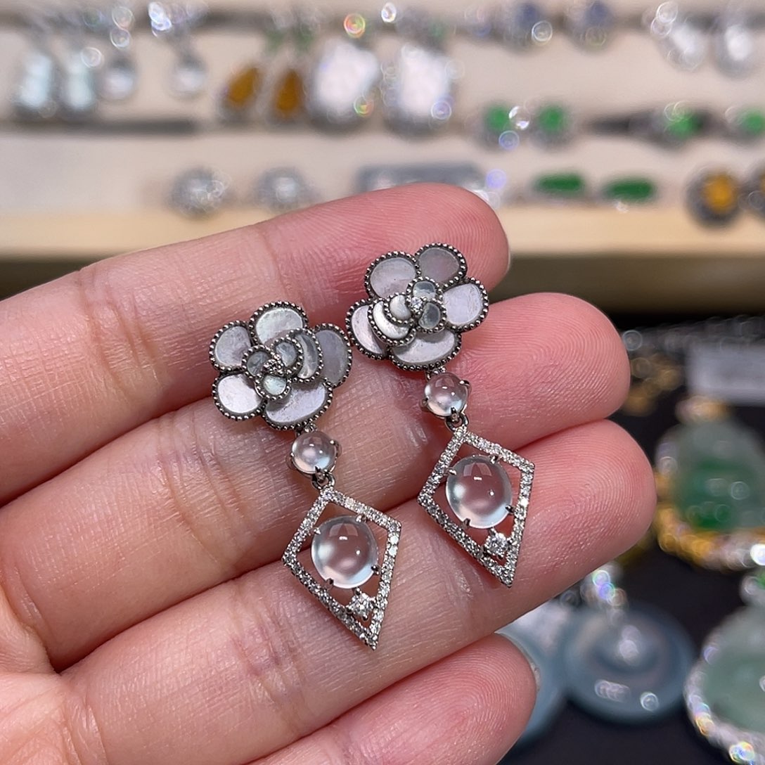 千***寻翡翠18K金镶嵌耳饰玻璃种冰蛋