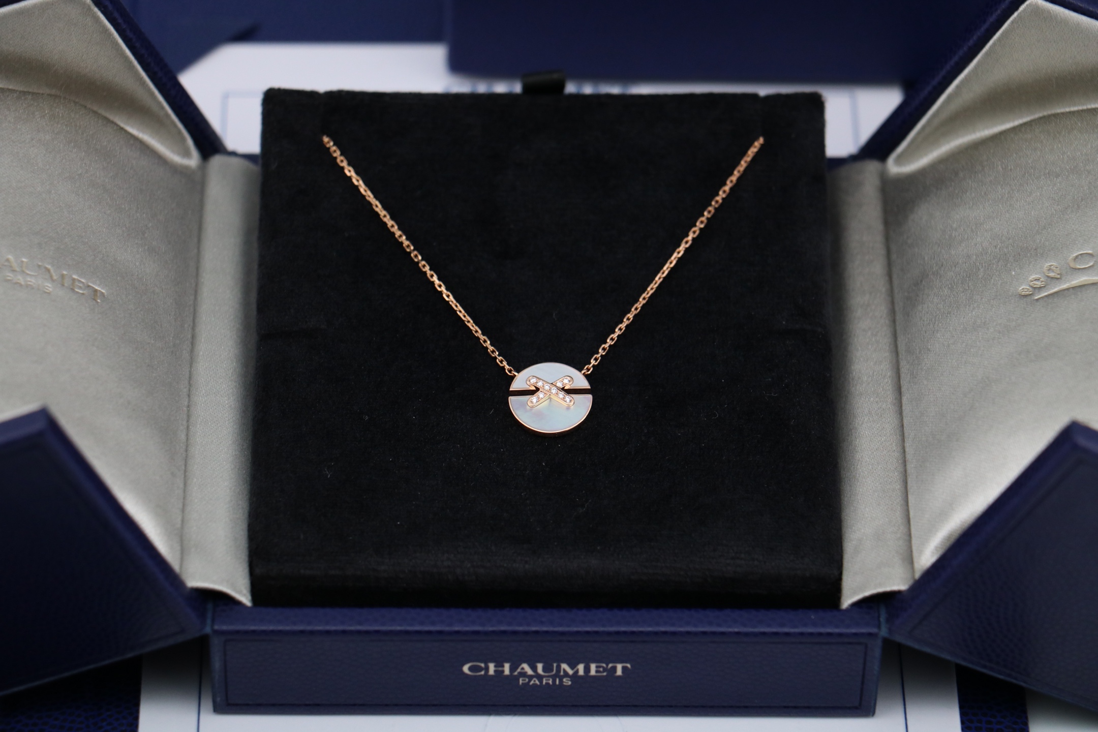 99新 Chaumet/尚美 18k玫瑰金珍珠贝母镶钻圆缘交叉项链