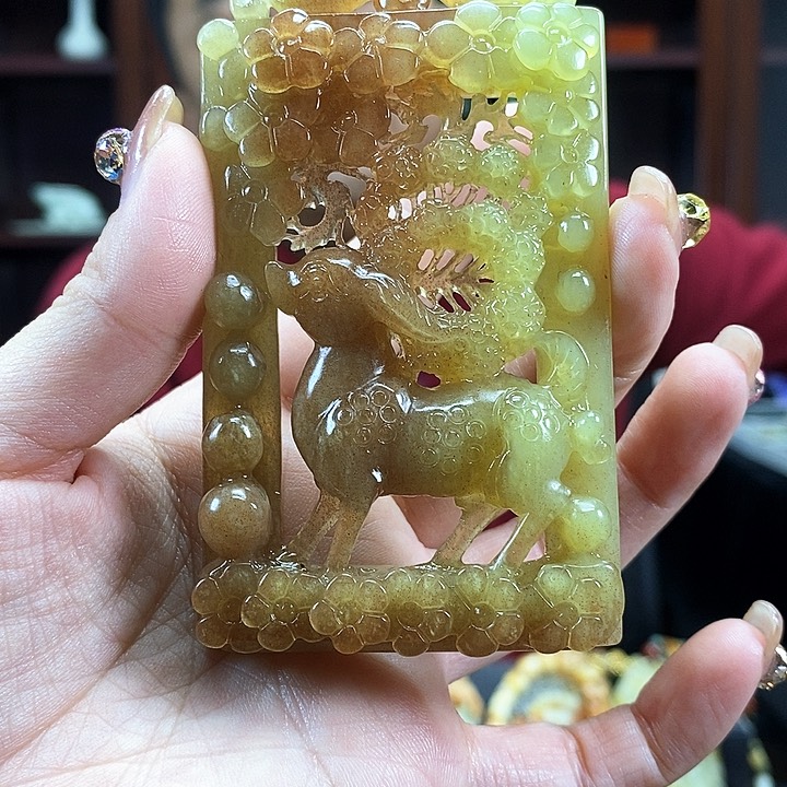 蛇纹石玉吊坠未镶嵌