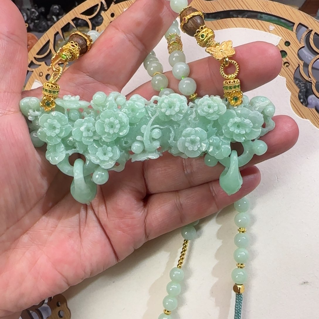 翡翠颈饰未镶嵌仿古