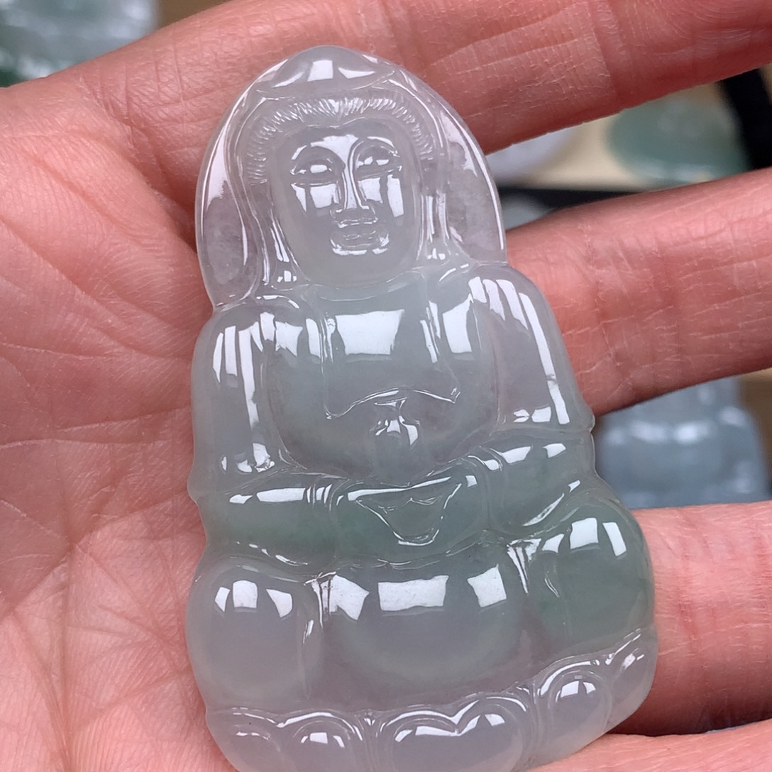 翡翠未镶嵌颈饰观音