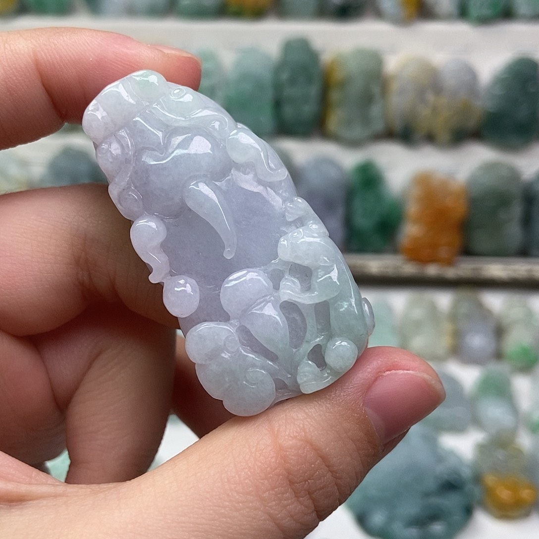 翡翠未镶嵌吊坠(赠链)