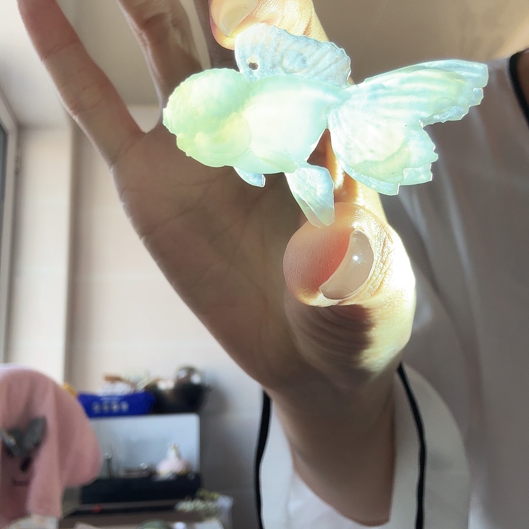蛇纹石玉锦鲤手工未镶嵌
