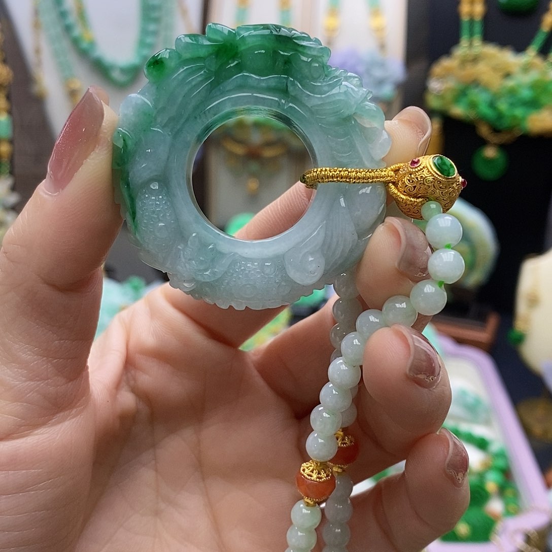 翡翠颈饰未镶嵌天然