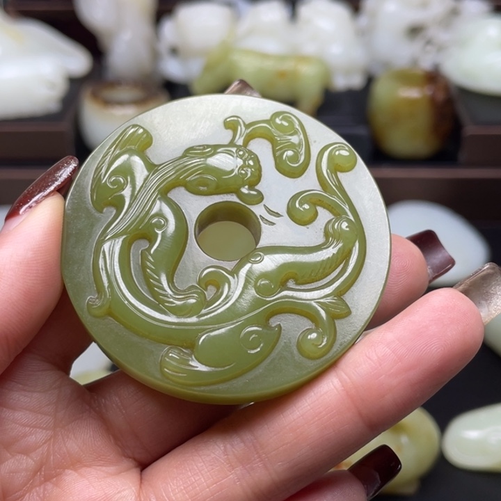 和田玉颈饰未镶嵌远**叶